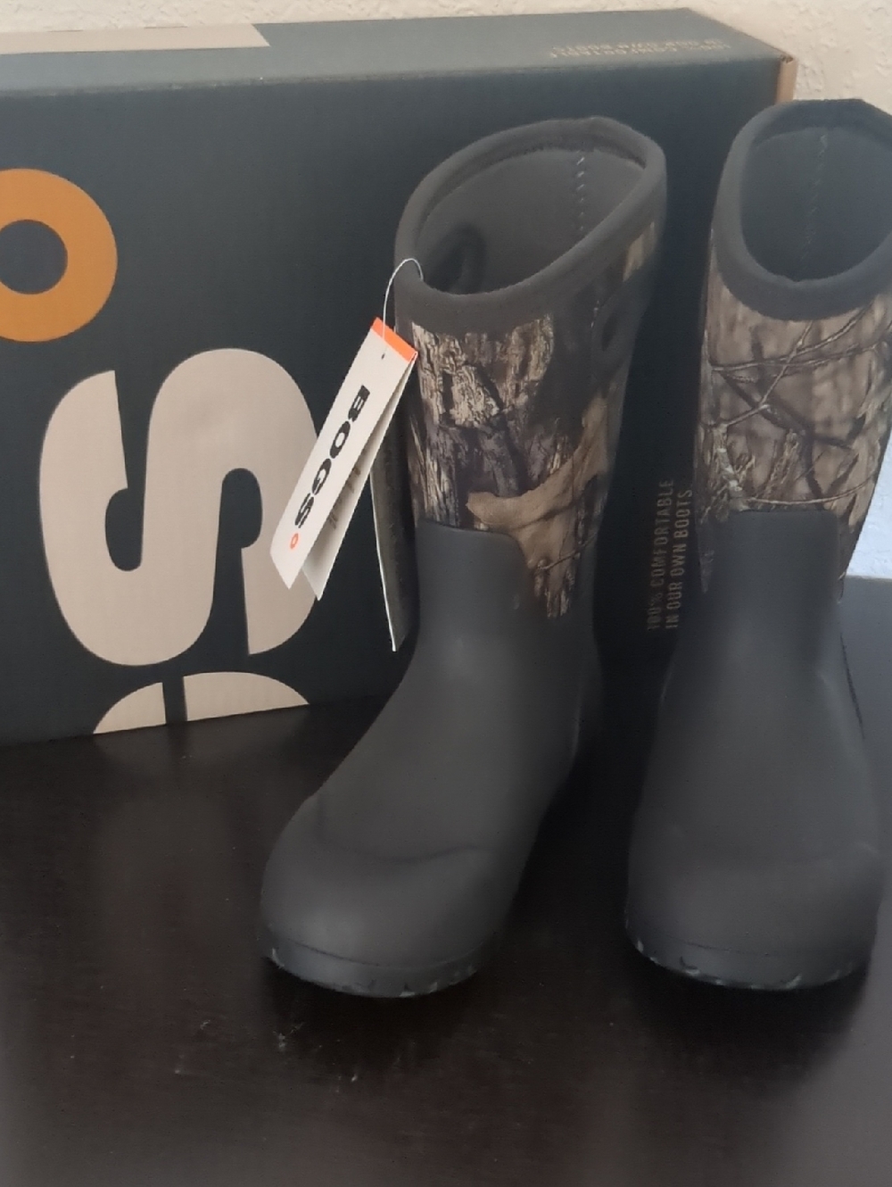 NIB Bogs York Camo Moss  Black Boots for Kids SIZE 2 Kids